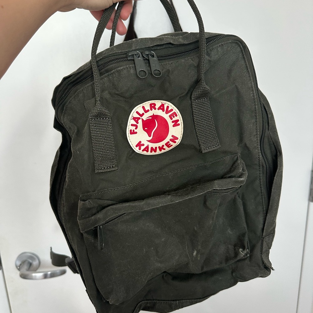 Fjallraven Kånken Dark Green Backpack